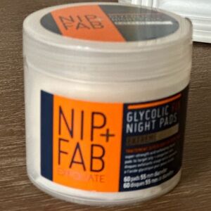 Nip + Fab Exfoliate Glycolic Night Face Pads with Salicylic & Hyaluronic Acid